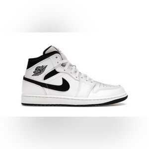 Nike air Jordan mid size youth 5.5